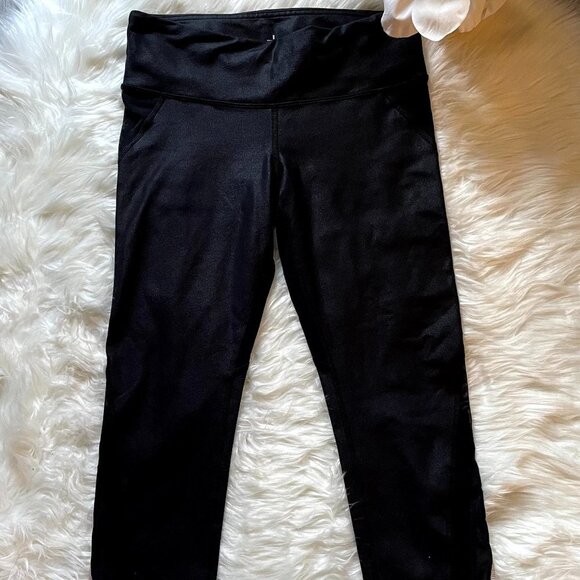 ALO Yoga Pants - Alo high waisted Yoga black leggings with details on the back size XS